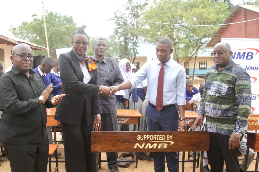 NMB yatoa msaada vifaatiba, madawati Kilosa